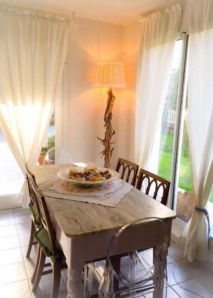 Le Pinette Bed & Breakfast อาเมเกลีย ภายนอก รูปภาพ